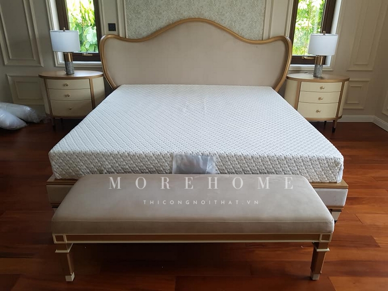 Thi công đôn sofa cuối giường tân cổ điển tô điểm, trang trí cho không gian, phù hợp với sử dụng của gia chủ